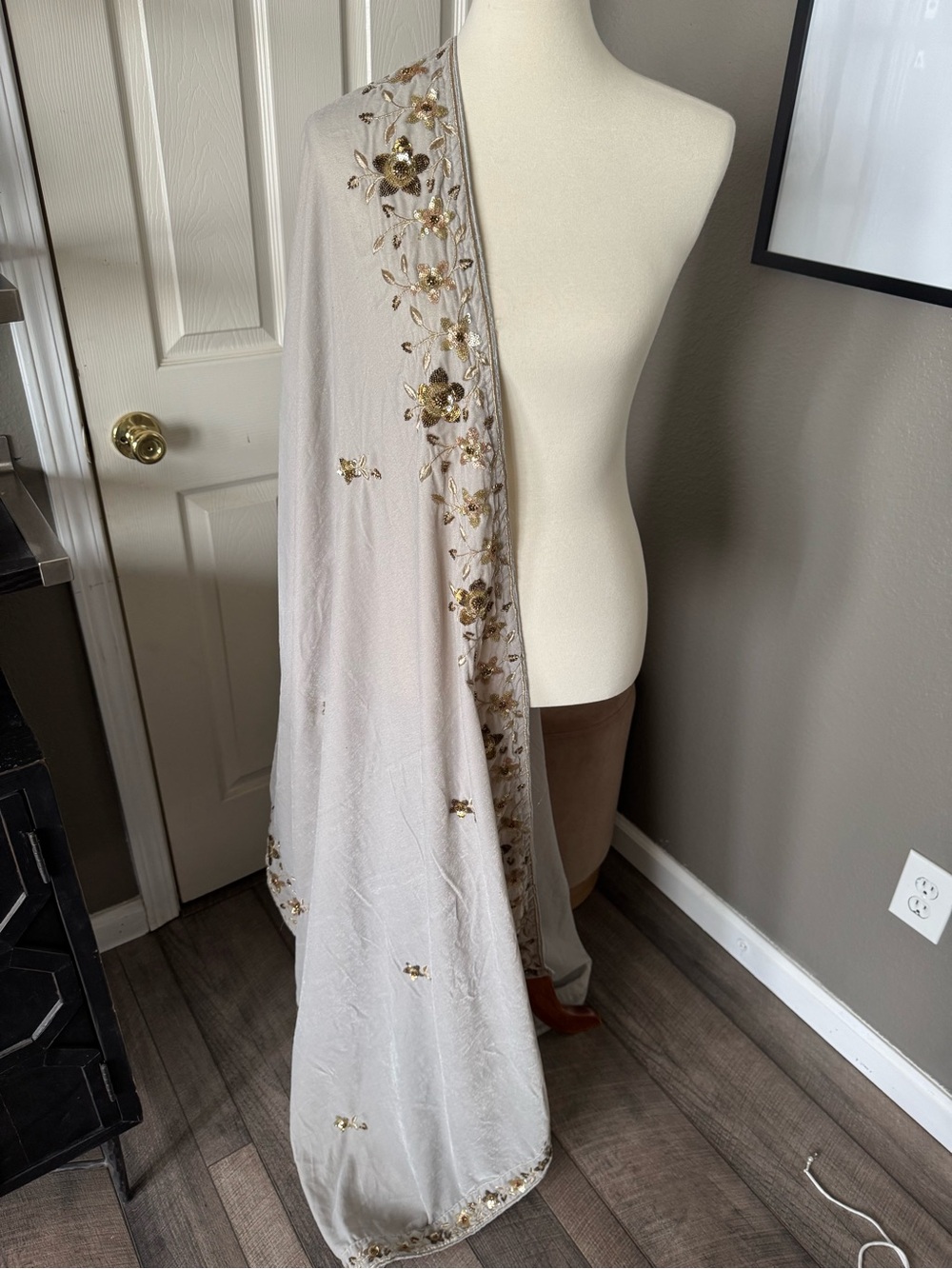 Women's Embroidered Light gray velvet shawl